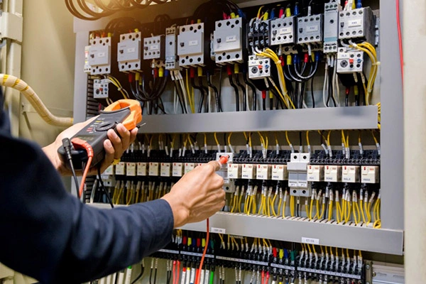 Jak výběr rezistoru ovlivňuje výkon elektronického obvodu?
